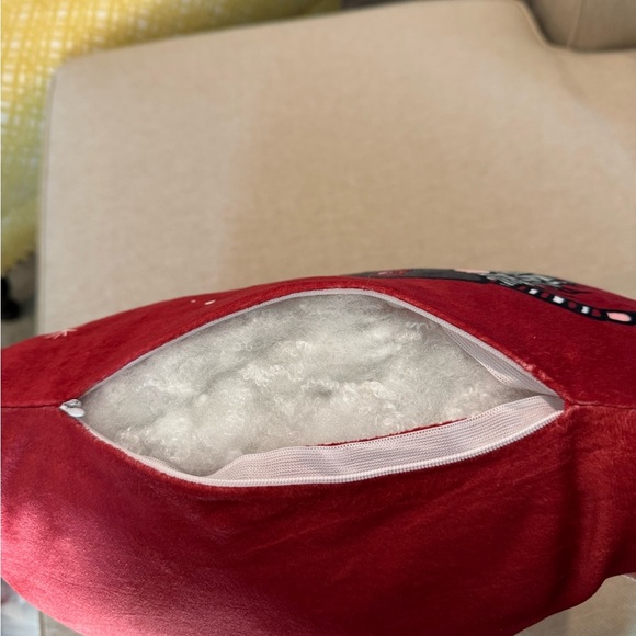 NWT Tampa Bay Bucs gnome holiday pillows. Set of 3. Burgundy soft plush 18x18” - Picture 12 of 12